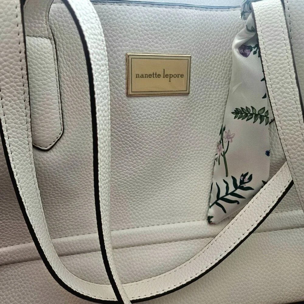 nanette lepore white double handle inner pockets gold logo hardware Scarf NWOT - Picture 2 of 9